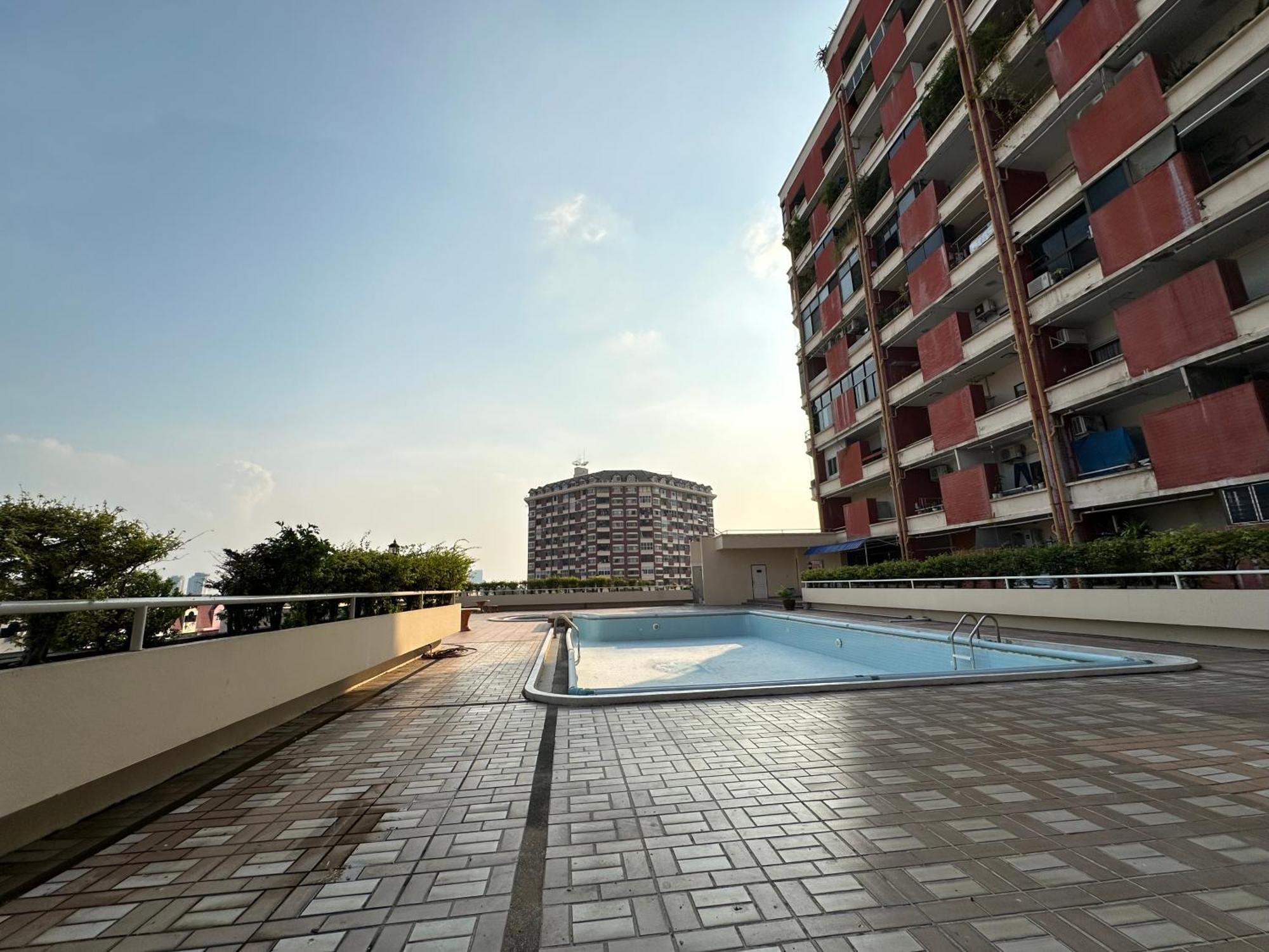 Country Complex Bangna Aparthotel Bangkok Exterior foto