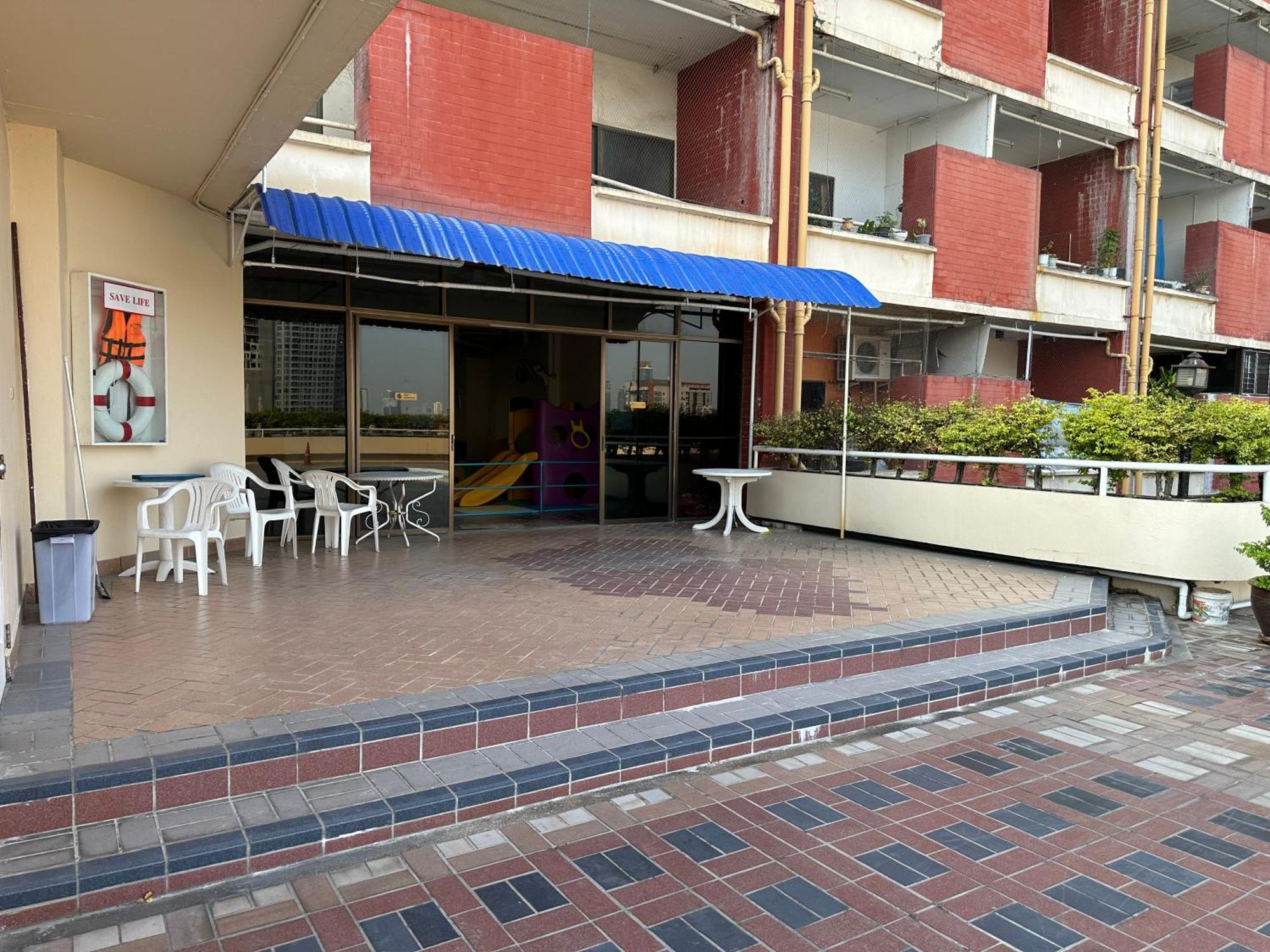 Country Complex Bangna Aparthotel Bangkok Exterior foto
